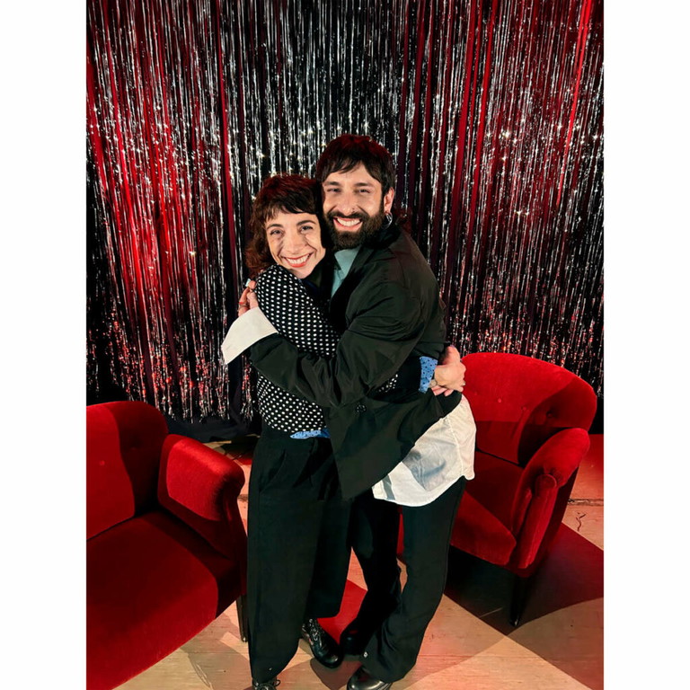 Perfect Match. Ruth Brauer-Kvam und Tom Neuwirth haben einander gefunden. Die Regisseurin und der Neo-Schauspieler schwimmen auf einer Wellenlänge, was den künstlerischen Anspruch und die humanistische Geisteshaltung betrifft. 