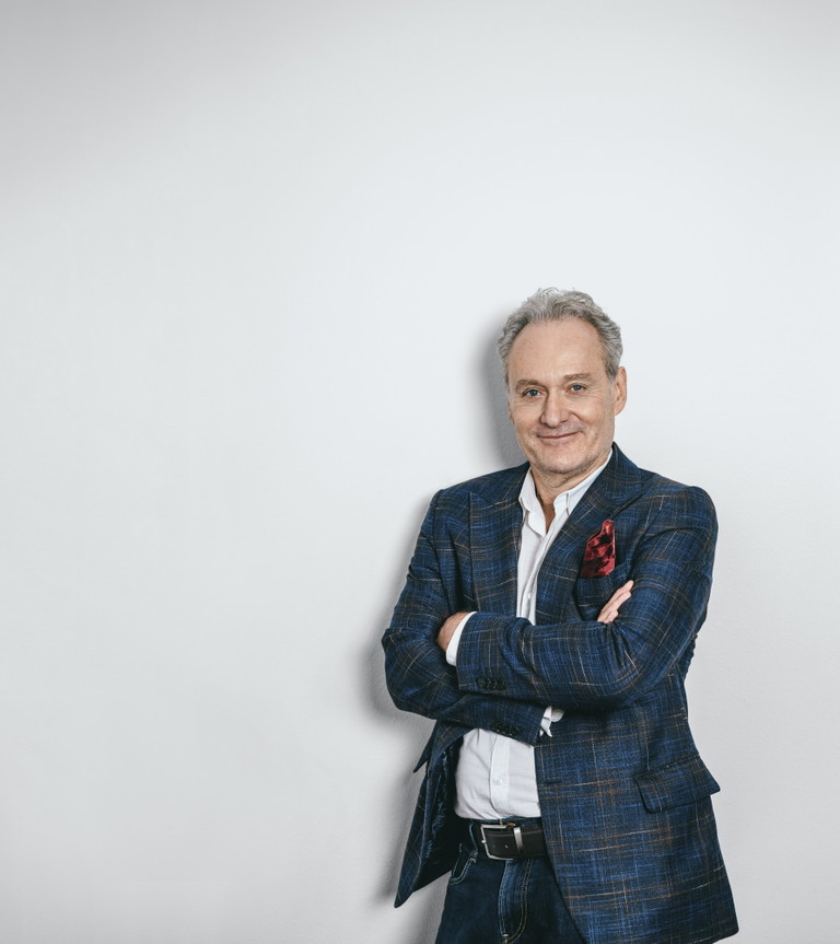 Thomas Sigwald spielt einen der beiden Operndirektoren. Über seine Rolle sagt er: "Die Rolle ist ein Glücksfall, genauso wie mein Partner."