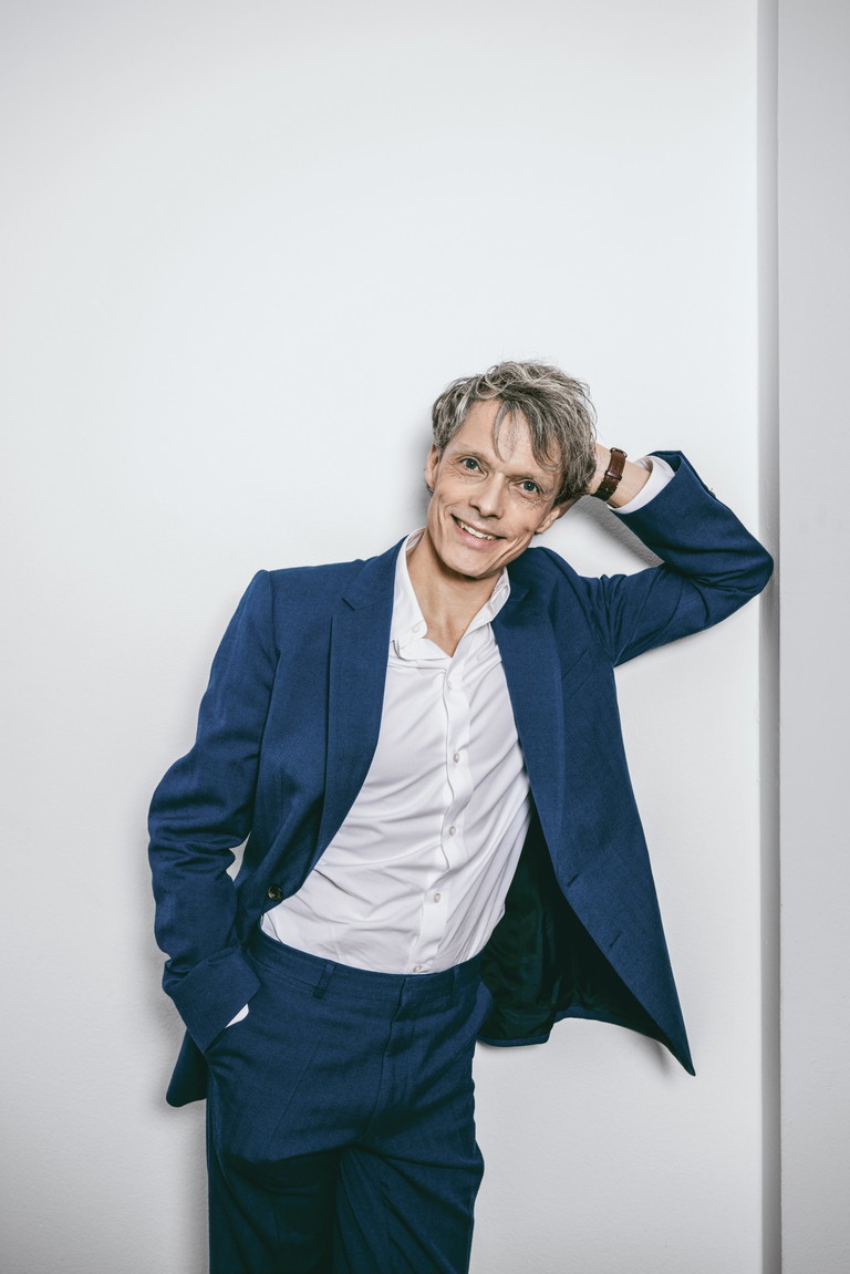 Der gebürtige Niederländer Rob Pelzer spielt ab März 2024 einen der Operndirektoren in "Phantom der Oper".