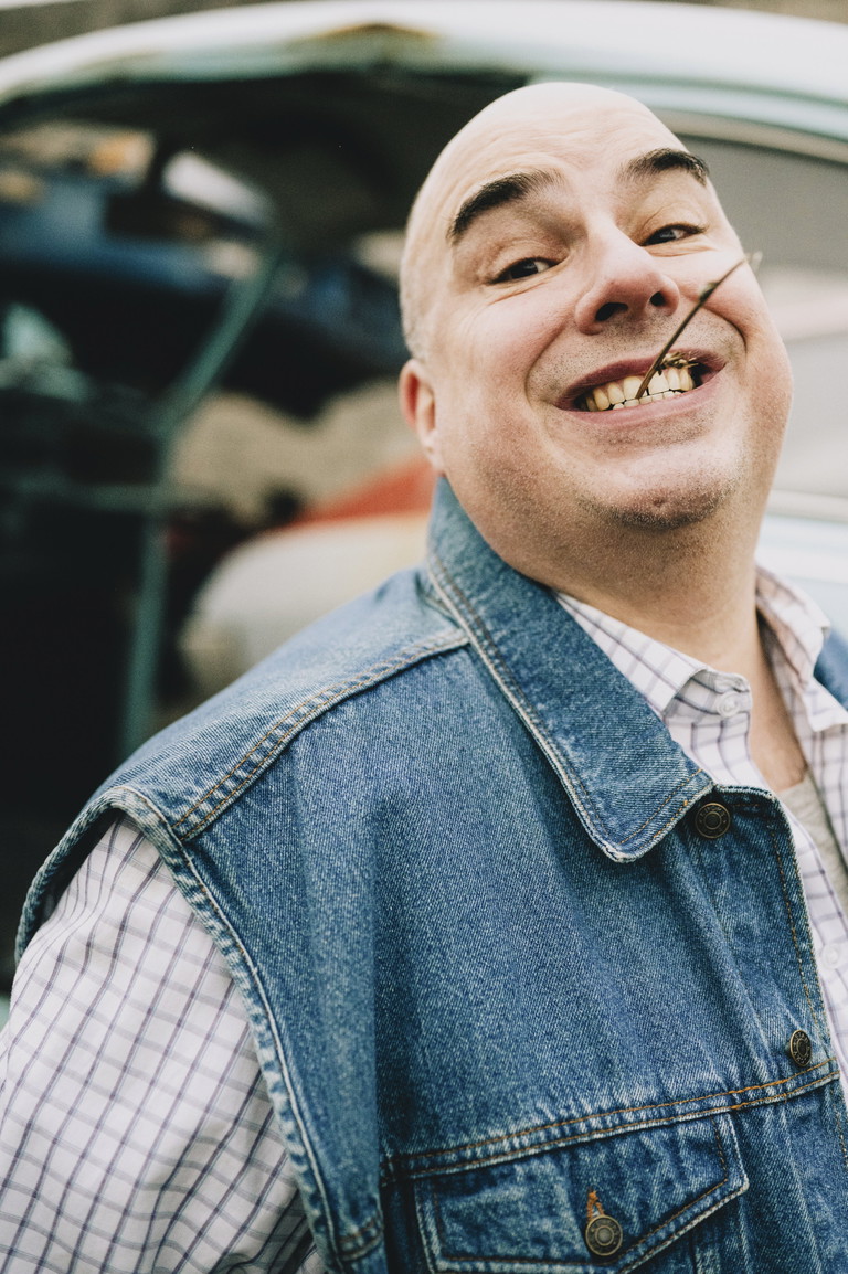 Robert Joseph Bartl studierte Schauspiel am Max Reinhardt Seminar in Wien, spielte u. a. im Schauspiel Frankfurt, bei den Wiener Festwochen, am Düsseldorfer Schauspielhaus und am Münchner Residenztheater, arbeitete viele Jahre lang freischaffend und gehört seit 2019/20 dem Ensemble des Theaters in der Josefstadt an. Im Münchner „Tatort“ mimt er den Gerichtsmediziner und Opernliebhaber Mathias Steinbrecher.