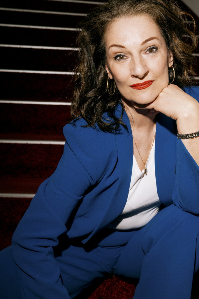 Patricia Nessy stammt aus Trier, absolvierte das Konservatorium der Stadt Wien und spielte bisher mehr als 50 Rollen aus Oper, Operette und Musical. Zu ihren wichtigsten zählen Sally Bowles, Hanna Glawari, Evita, die Königin der Nacht und Elisabeth. Konzertreisen führten sie u. a. in die Carnegie Hall und die Royal Albert Hall. Zudem unterrichtet sie musikdramatische Darstellung und Gesang an der MUK.