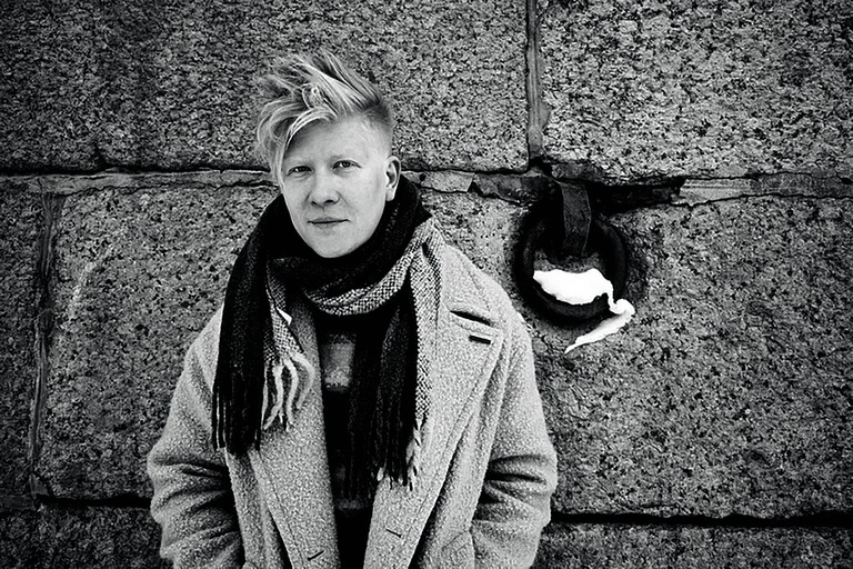 Vasily Barkhatov studierte in Moskau Regie und inszeniert an renommierten Häusern wie der Deutschen Oper Berlin, der Stockholm Royal Opera, der Deutschen Oper am Rhein sowie bei den Bregenzer Festspielen. Am Theater an der Wien setzte er 2023 Mieczysław Weinbergs Oper „Der Idiot“ als österreichische Erstaufführung in Szene.