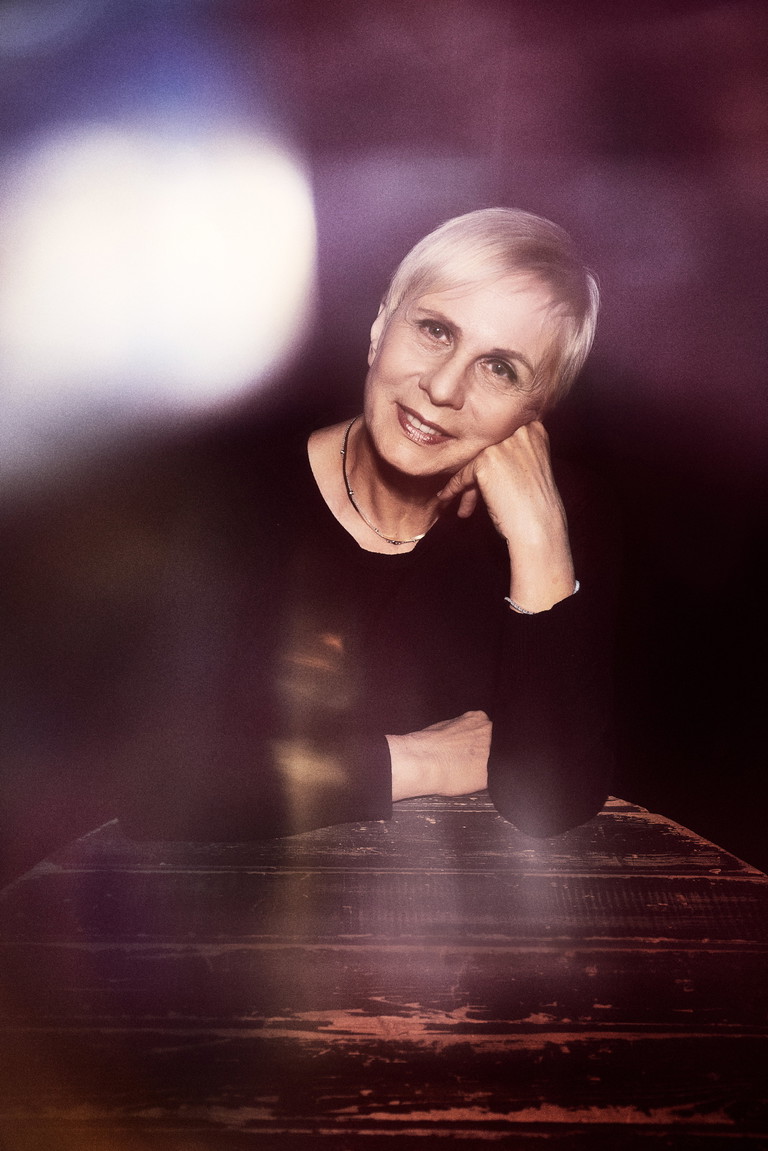 Leidenschaftliche Denkerin. Ella Milch-Sheriff beim Gespräch im Probenraum der Volksoper, wo ihre Oper „Alma“ am österreichischen Nationalfeiertag zur Uraufführung gelangen wird.