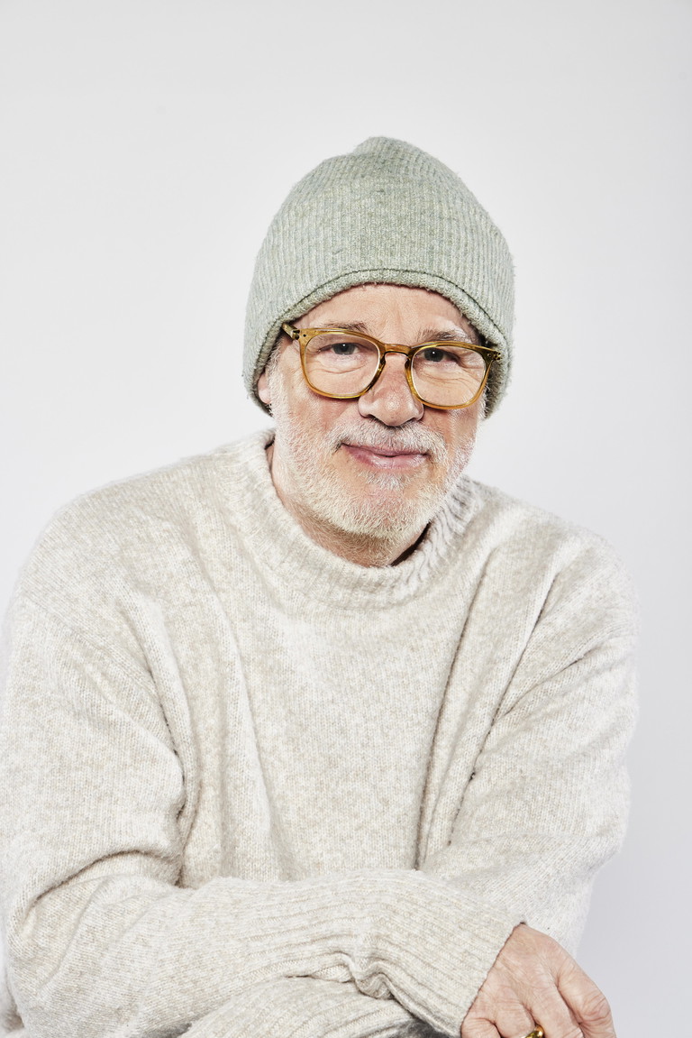 Elmar Goerden. Der Regisseur ist regelmäßiger Gast im Theater in der Josefstadt und inszenierte hier zuletzt „Lulu“. „Das Vermächtnis“ ist für ihn eine außergewöhnliche, intensive Arbeit, für die er einige andere Angebote abgesagt hat. „Dieses Stück bildet meine Lebenszeit ab.“