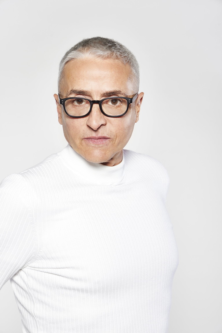 Marcello De Nardo. Der Schauspieler gehört zu jener in „Das Vermächtnis“ thematisierten ersten Generation schwuler Männer, von denen in New York beinahe alle der Aids-Epidemie zum Opfer fielen. Davon jungen Kollegen erzählen zu können, sei für ihn auch Trauer- und Traumatherapie.