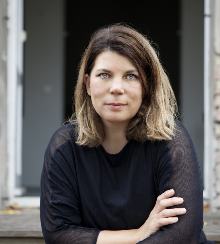 Helgard Haug ist Gründungsmitglied des Theater- und Audiolabels Rimini Protokoll,  Autorin und Regisseurin. Fünf ihrer Stücke wurden zum Berliner Theatertreffen eingeladen, zuletzt „All right. Good night.“, das außerdem von  „Theater heute“ zur ­Inszenierung des Jahres gekürt wurde. Auch für  ihre Hörspielarbeiten wurde ­Helgard Haug mehrfach ausgezeichnet.