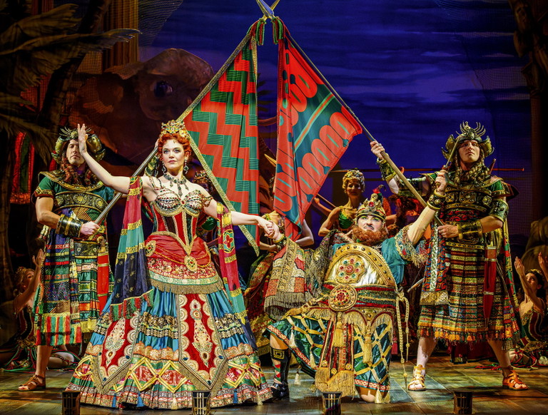Milica Jovanović in „Das Phantom der Oper“.  Die Rolle: Die Sopranistin Carlotta Giudicelli, Star der Pariser Oper, wird vom Phantom recht rüde gemobbt, weil es sich in eine jüngere Sängerin verliebt hat.