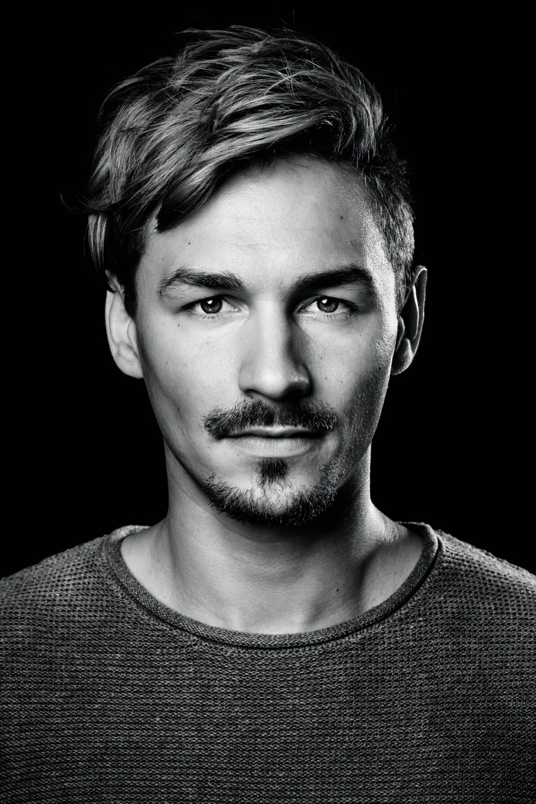 Dominik Hees. Nach „Spring Awakening“, „Cats“ und „Der Glöckner von Notre Dame“ kehrt der Kölner als Kaiser Karl VI. ins Ronacher zurück.