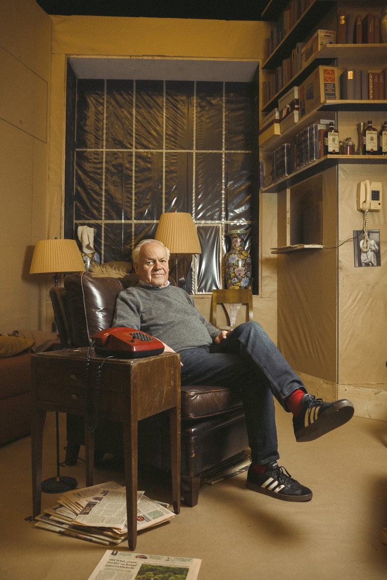 Robert Meyer trägt bevorzugt rote Socken, „außer bei  Begräbnissen“. Er habe auch vier Paar violette Socken, „aber mit denen kommt man bei Rapid-Fans nicht gut an“.