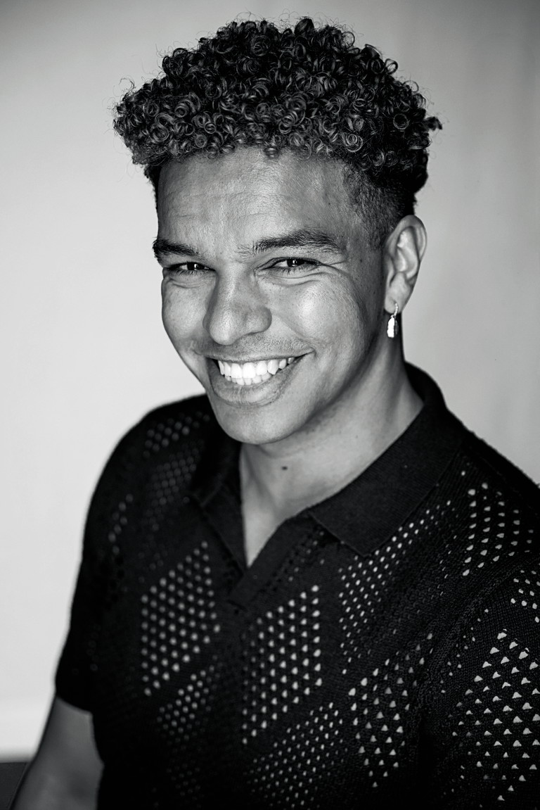 Lionel von Lawrence. Nach seinem Erfolg in „West Side Story“ wird der Bariton 2025/26 u. a. die Rolle des Fußballstars Danny Robinson in „Aschenbrödels Traum“ übernehmen.