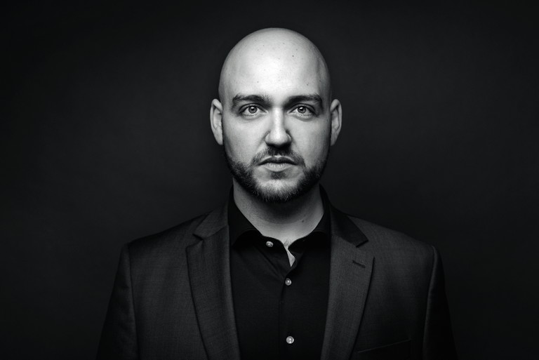 Attilio Glaser. Der deutsche Tenor singt in Wolfgang Amadeus Mozarts Oper „Idomeneo“ zur Wiedereröffnung des Theaters an der Wien die Titelrolle. Die musikalische Leitung übernimmt David Bates.