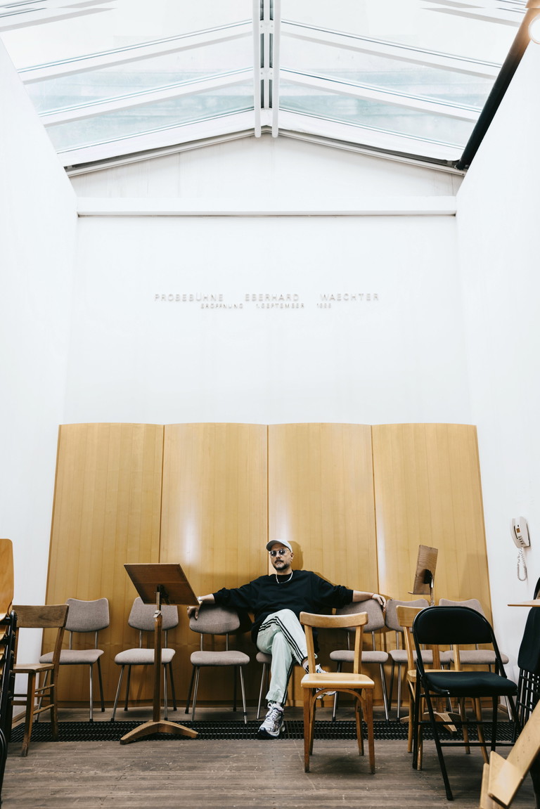 Im Dach der Oper. Sechster Stock in der Oper, Eberhard-Waechter- Probebühne: Hier entstand dieses Foto von Regisseur Kirill Serebrennikov.
