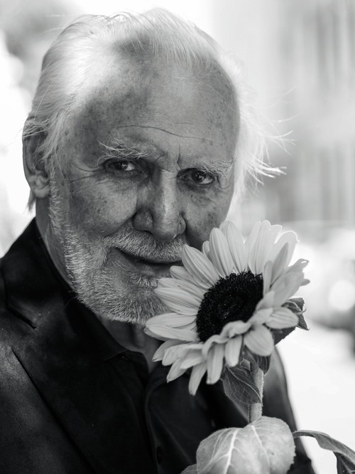 Wolfgang Hübsch. Er war Fernsehliebling, Publikumsmagnet und Synchronsprecher. Wolfgang Hübsch kommt als Gast in Shakespeares „Sommernachtstraum“ zurück auf die große Bühne.