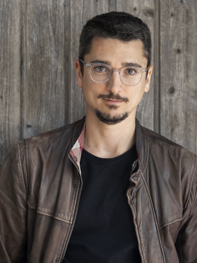 Er hat zahlreiche Theaterstücke, Hörspiele, Bücher und ein Opernlibretto verfasst: Thomas Arzt.