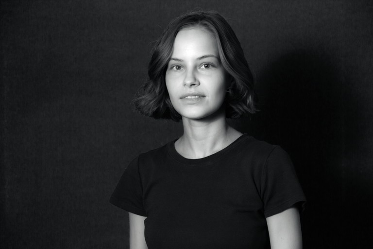 Sophia Greilhuber. „Für mich ist Kunst etwas, das zum Denken, Reflektieren und Diskutieren anregt“, sagt sie. Sie spielt die junge, katholische Daisy Hannigan, in die sich Eugene verliebt.