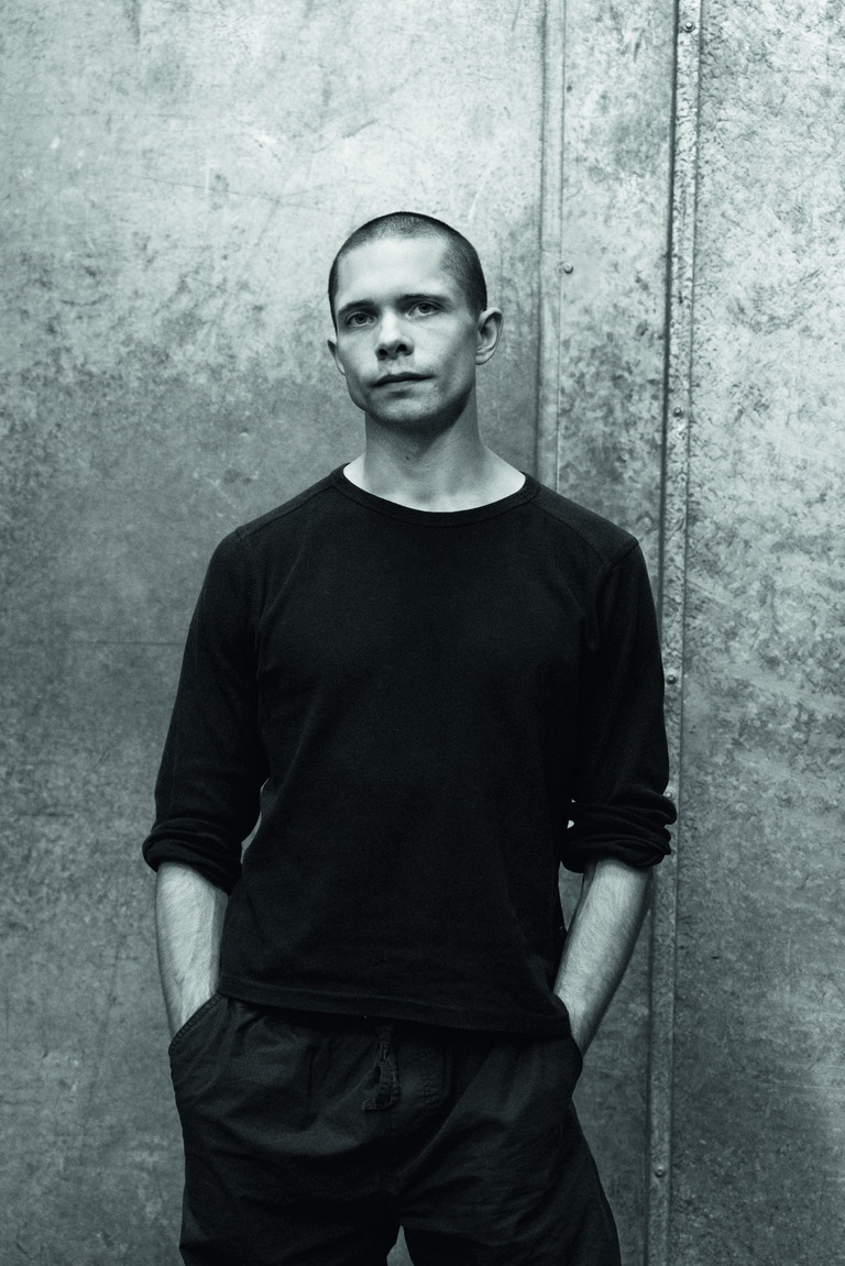 Louis Stiens. Der Münchner Choreograf zeichnet für die zweite Tanzschöpfung „High“ verantwortlich. Dafür schuf die gefragte schwedische Komponistin Lisa Streich ein orchestrales Originalwerk.
