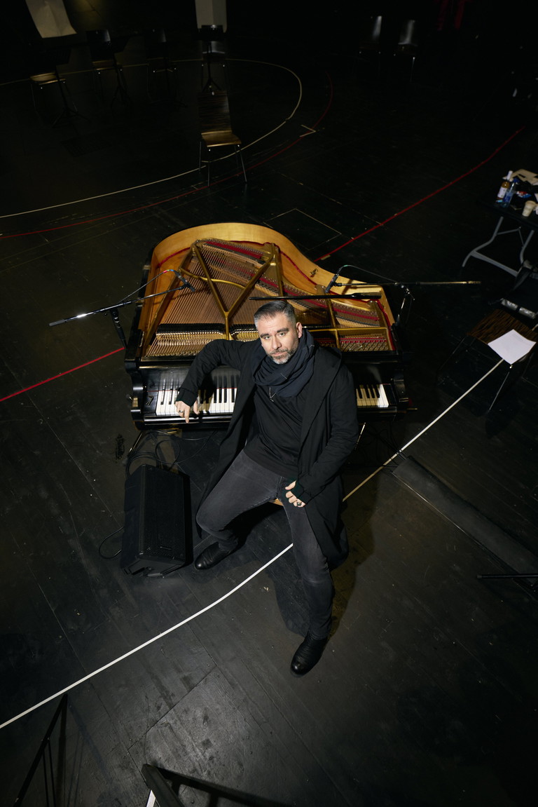 Auf der Probebühne. Regisseur Paul-Georg Dittrich im Probenzentrum des Volkstheaters in der Tigergasse. „Villa Orlofsky“ ist seine dritte Arbeit in Wien.
