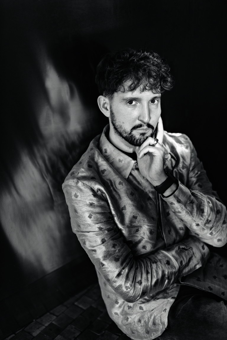 Nikolaus Habjan. In der ebenfalls wiedereröffneten „Hölle“ im Souterrain des Theaters an der Wien zeigen Künstler*innen außergewöhnliche Facetten ihres Könnens. Der Regisseur und Puppenspieler tritt z. B. als Kunstpfeifer auf.