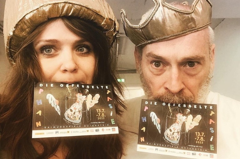Larissa Fuchs und Johannes Krisch in „Die gefesselte Phantasie" in Gutenstein.