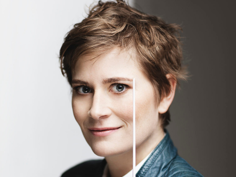 In der Mitte des Klanges: Anja Bihlmaier dirigiert zur Zeit an der Wiener Volksoper die Zauberflöte.