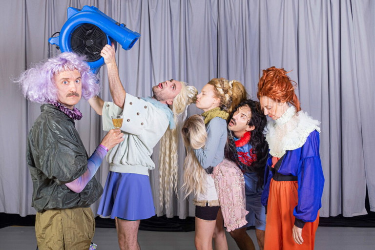 Alexandru Cosarca, Alice Peterhans als Alex Deutinger, Beatrice Frey, Julia Franz Richter. und Alex Zehetbauer.