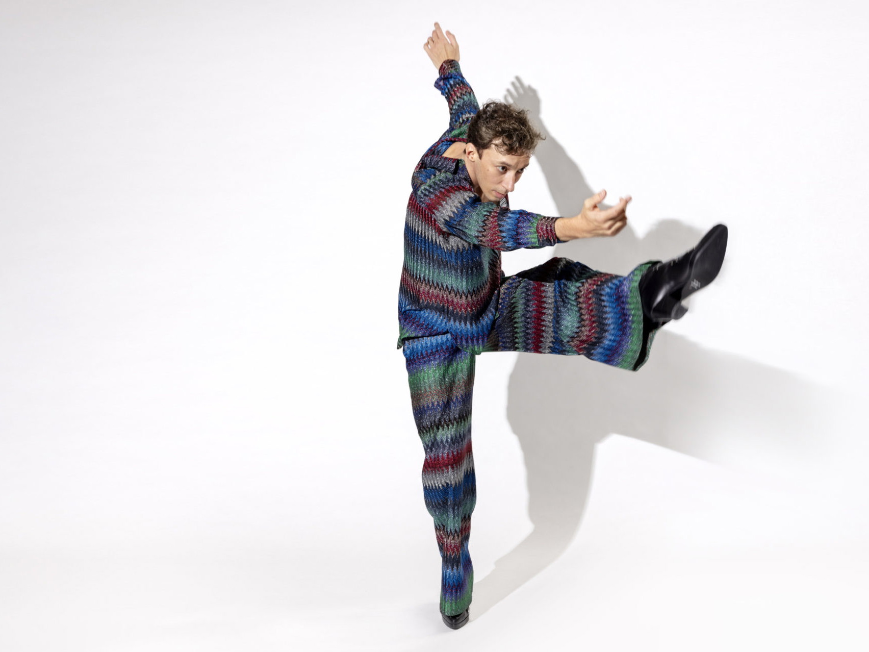Marcos Menha gewann mit 18 Jahren ein Stipendium und kam so nach Europa. Ab 2011 tanzte er in Martin Schläpfers Ballett am Rhein Düsseldorf Duisburg, 2020/21 wechselte er als Erster Solotänzer zum Wiener Staatsballett. 