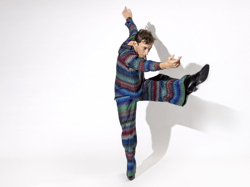 Marcos Menha gewann mit 18 Jahren ein Stipendium und kam so nach Europa. Ab 2011 tanzte er in Martin Schläpfers Ballett am Rhein Düsseldorf Duisburg, 2020/21 wechselte er als Erster Solotänzer zum Wiener Staatsballett. 