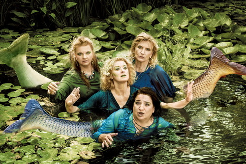 Nymphen in Not: Amüsanter Ausflug in die Polly-Adler Welt mit Ulrike Beimpold, Angelika Hager, Petra Morzé und Maria Happel 