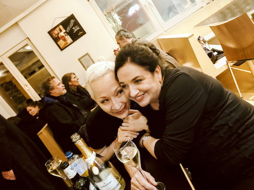 Marlene Dietrich und Edith Piaf: Mit „Spatz und Engel" feierten Sona MacDonald und Maria Happel Triumphe am Wiener Burgtheater.