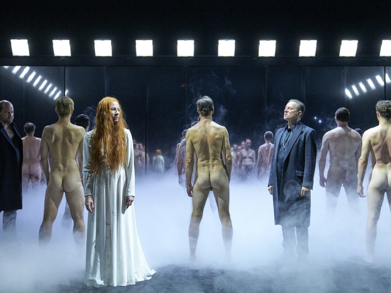 Rainer Galke, Birgit Minichmayr und Norman Hacker in „Maria Stuart".
