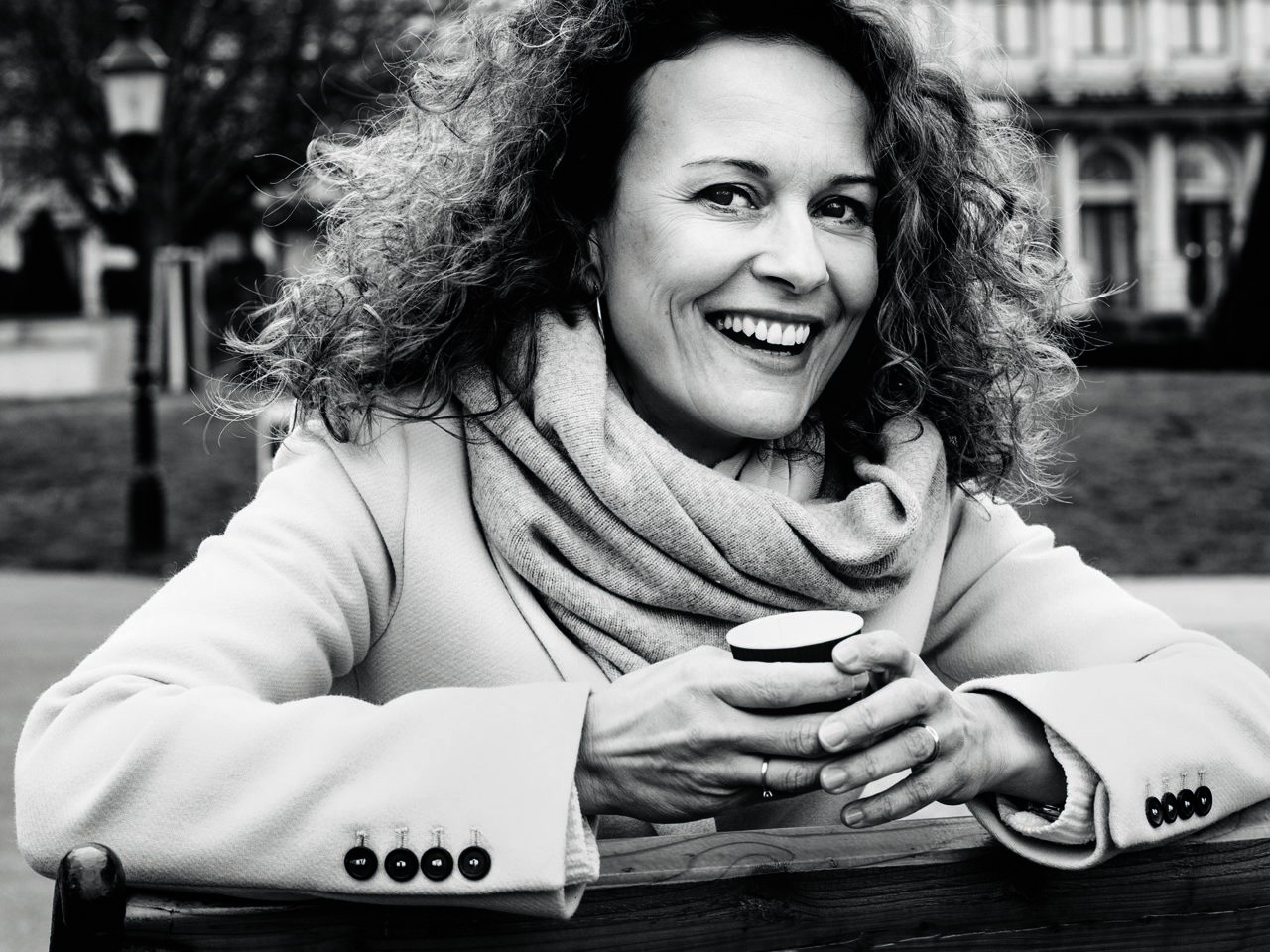 Martina Stilp – seit 2015 Ensemblemitglied im Theater in der Josefstadt – bringt als Mrs. Cheveley in „Der ideale Mann" den Stein ins Rollen