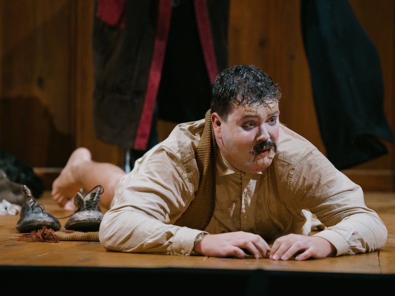 George Taboris „Mein Kampf", in der Regie von Itay Tiran, feierte im Herbst 2020 im Wiener Burgtheater Premiere. In der Hauptrolle ist Marcel Heuperman zu sehen.