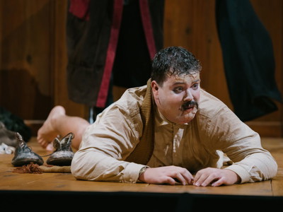 George Taboris „Mein Kampf", in der Regie von Itay Tiran, feierte im Herbst 2020 im Wiener Burgtheater Premiere. In der Hauptrolle ist Marcel Heuperman zu sehen.