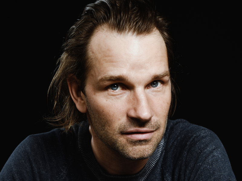 Tim Breyvogel ist Ensemblemitglied am Landestheater Niederösterreich. 