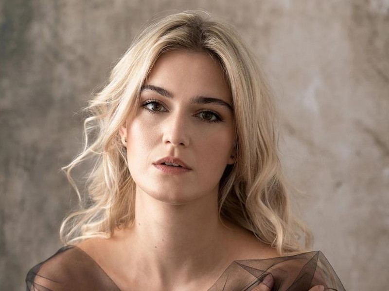Die 23-jährige Sopranistin Miriam Kutrowatz ist seit Herbst im jungen Ensemble am Theater an der Wien.
