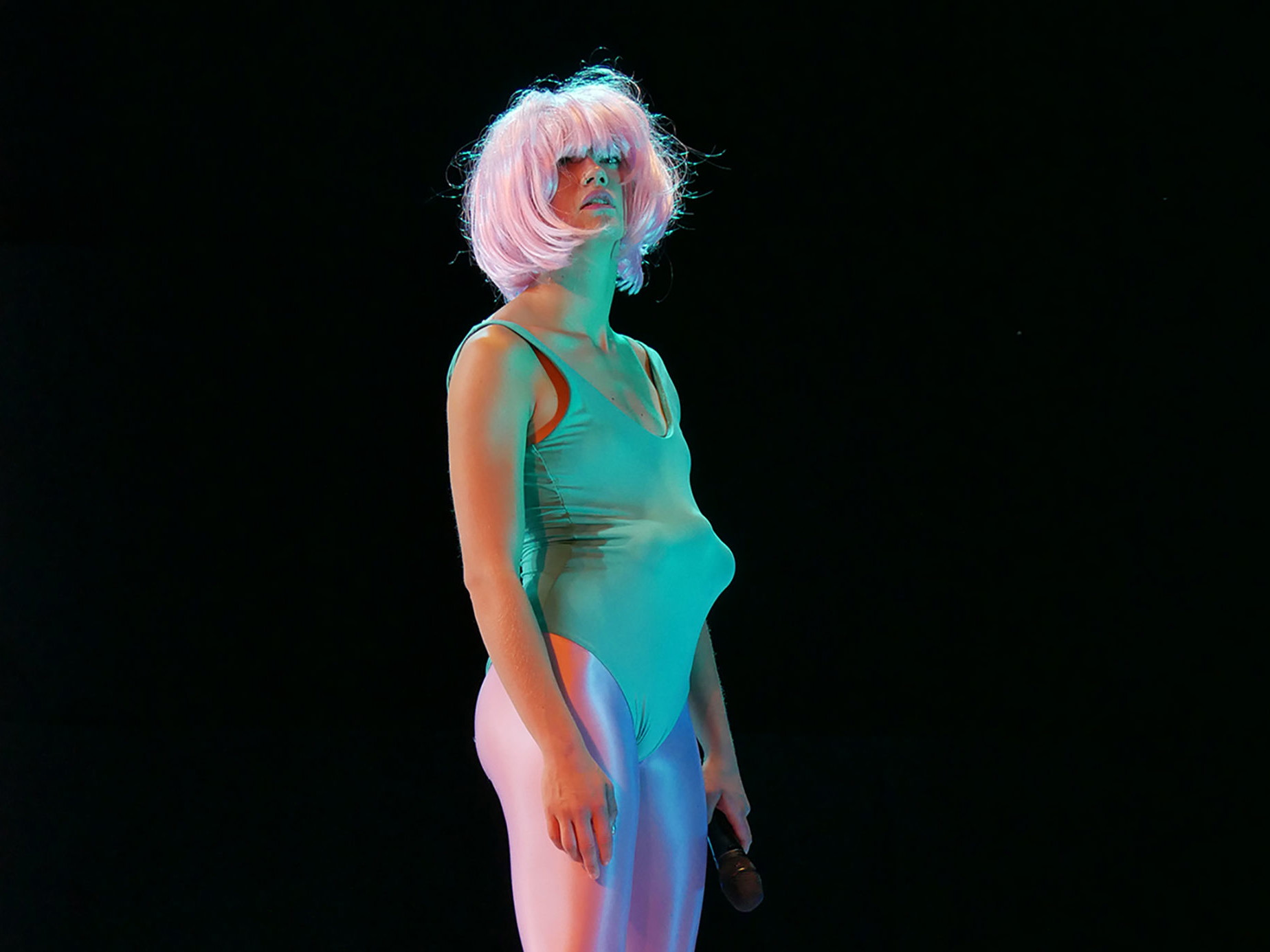 Nach der Uraufführung beim Hin & Weg Theaterfestival 2021 kommt „Bei aller Liebe – jetzt wird gefotzt" ins Wiener Kosmos Theater. 