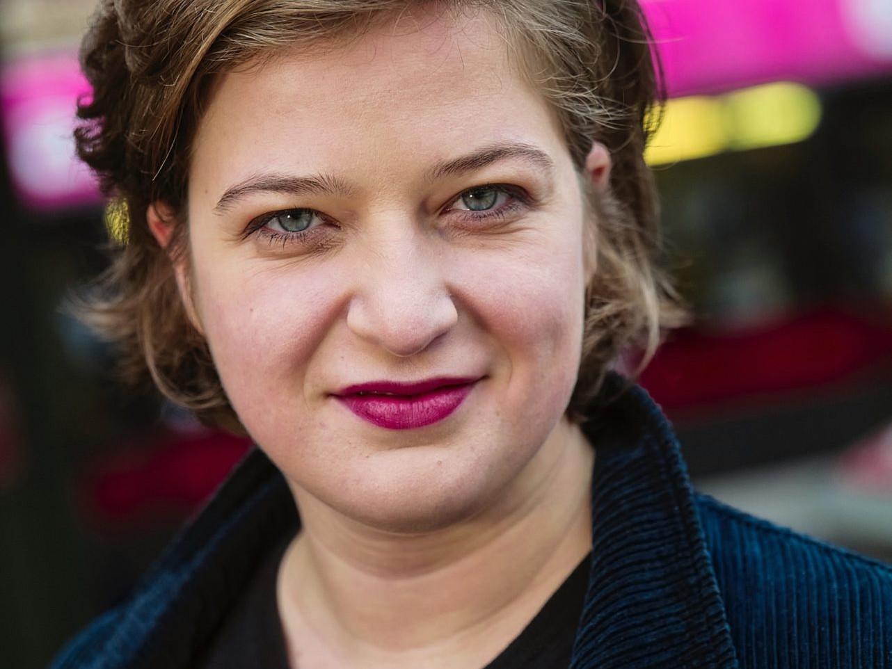 In der Saison 2018/2019 arbeitete Mira Stadler als Regieassistentin am Residenztheater München, danach wechselte sie ans Burgtheater, wo sie ihr erstes Stück für Kinder, Der Räuber Hotzenplotz, inszenierte.