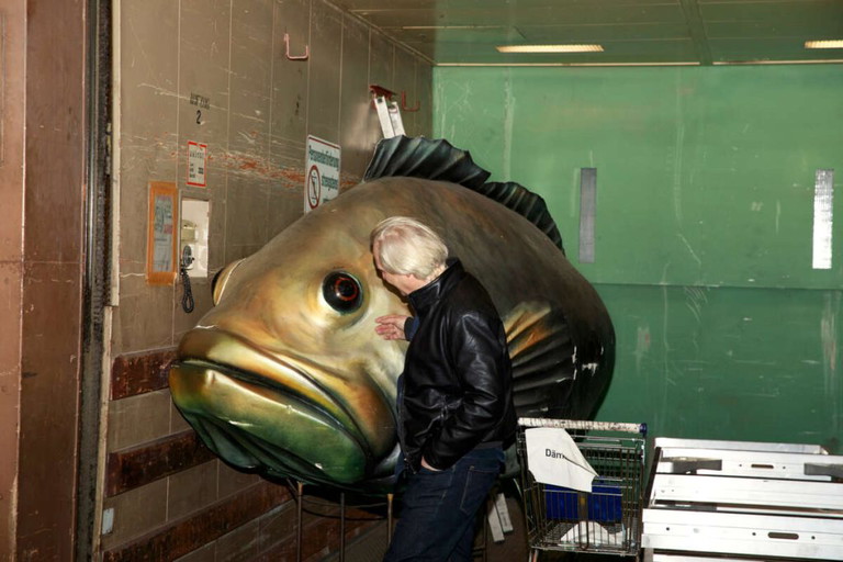 Für die Fisch’ … war nichts von dem, was an den beiden Spielstätten Depot 1 und Depot 2 in die Arbeit gesteckt wurde. Die Halle im Carlswerk sei nun ein eingespielter Ort, ist Stefan Bachmann überzeugt.