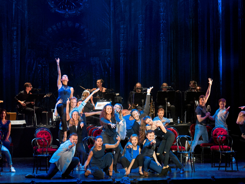 Bereits zum vierten Mal präsentieren sich die künftigen Stars des Musicals an einem besonderen Konzertabend dem Publikum. Unter der Moderation von Werner Sobotka zeigen die Absolvent*innen des diesjährigen Abschlussjahrgangs der Musik und Kunst Privatuniversität der Stadt Wien mit ersten Bühnenerfahrungen fördern und gezielt Nachwuchs für das Genre Musical aufbauen.“ Der Kartenvorverkauf ist bereits eröffnet.