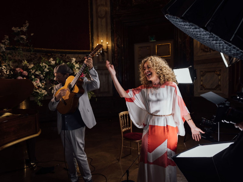 Mario Berger und Sandra Pires in action: Die Sängerin und der Gitarrist widmen sich der portugiesischen Fado-Kultur.