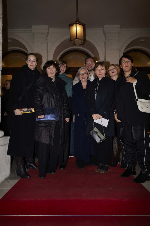 Alexandra Althoff und die Nestroy-Jury: Susanna Schwarzer, Sonja Harter, Alke John, Martin Thomas Pesl, Margarete Affenzeller, Julia Schafferhofer und Karin Cerny