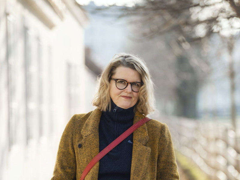 Der Weg ist das Ziel.
Nicole Claudia Weber im milden Winterlicht. Der Augarten ist ihr bevorzugtes Naherholungsgebiet, seit sich ihr die Vorzüge des Spazierengehens erschlossen haben.