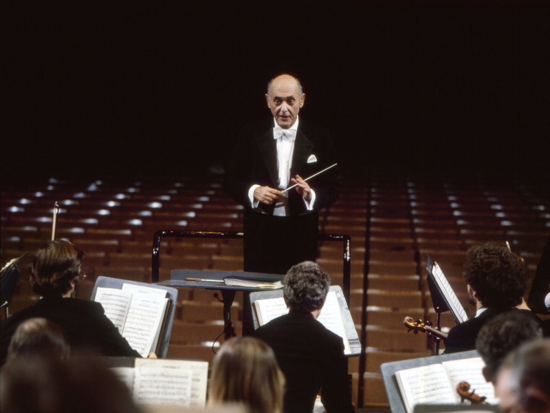 Georg Solti wurde 1912 in Budapest geboren und starb 1997 in Antibes. 
Solti war einer der wichtigsten Dirigenten der Wiener Philharmoniker. 1971 wurde er zum „Knight Commander“ 