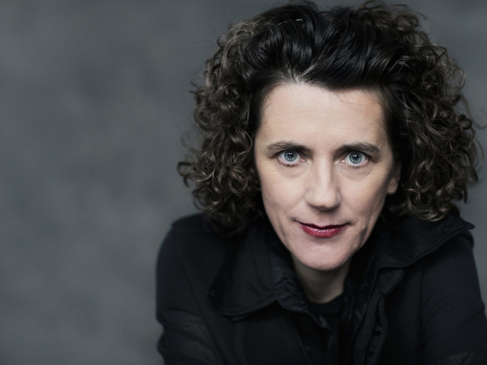 Olga Neuwirth gilt als eine der wichtigsten zeitgenössischen Komponistinnen. Mit ihrer Oper „Orlando" wurde erstmals ein abendfüllendes Werk einer Komponistin in der Wiener Staatsoper gespielt.