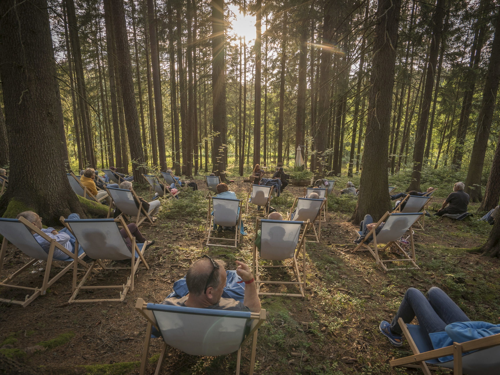 Besser geht Kulturgenuss nicht: Die Ö1 Waldbühne beim Schrammelklankgfestival. Es performt das Duo Rittmannsberger/Soyka.