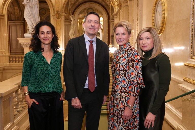 Maryam Yeganehfar, Direktor Bogdan Roščić, Birgit Reitbauer und Marketing- und Pressechefin der Wiener Staatsoper Susanne Athanasiadis.