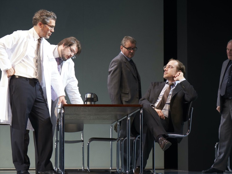 ORF III startet ab Freitag eine wöchentliche Sendereihe aus den österreichischen Theatern. Den Anfang macht das Theater in der Josefstadt mit „Professor Bernardi". Im Bild von links nach rechts: Christian Nickel, Wojo van Brouwer, Peter Scholz, Florian Teichtmeister, Michael König.