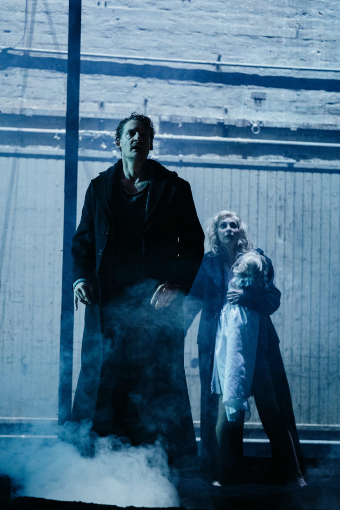 Felix Rech und Sophie von Kessel in Daniel Kramers „Pelléas und Mélisande“.