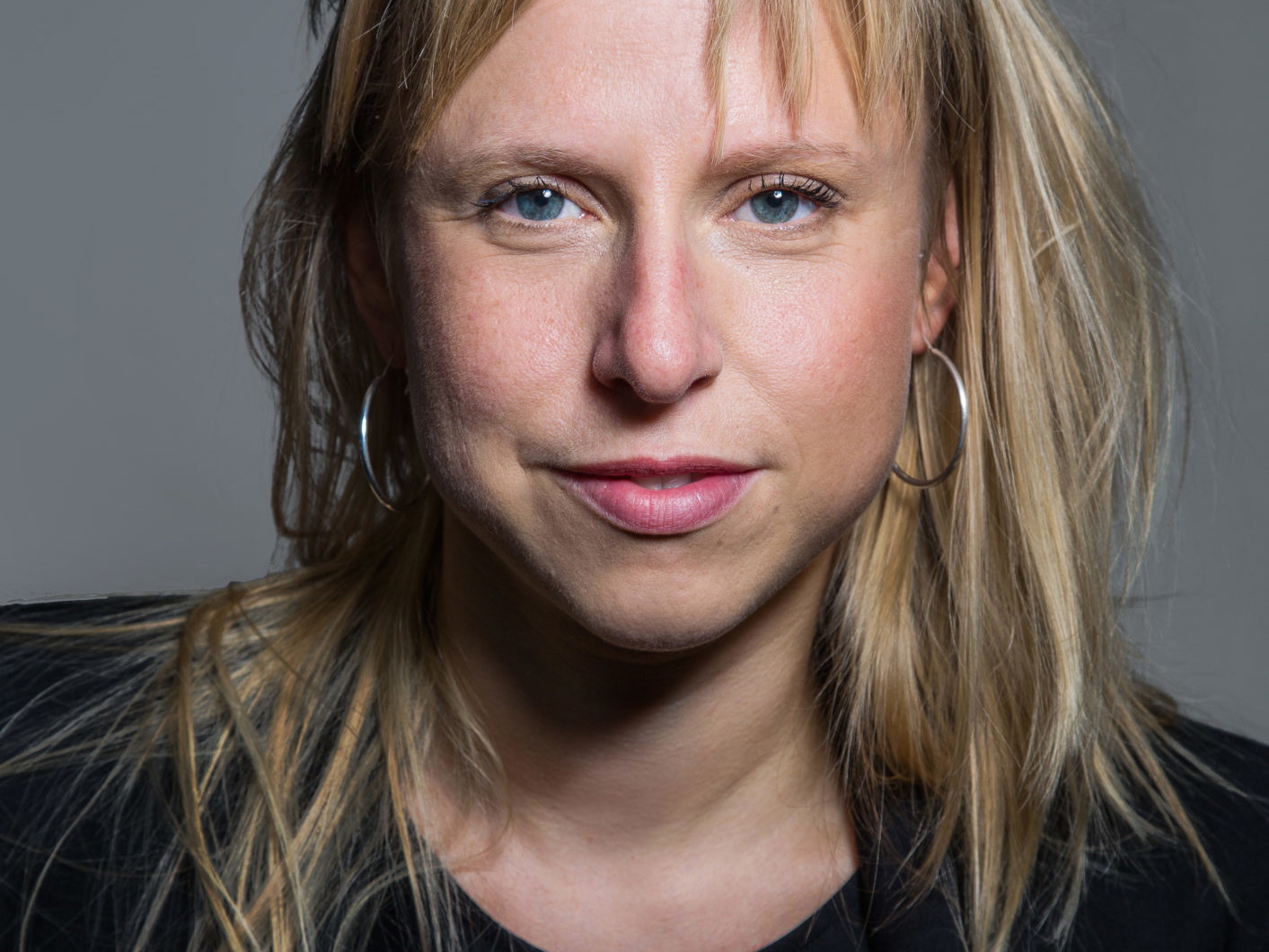 „Krampus: Pelz und Puderzucker" ist Isabella Sedlaks erste eigene Regiearbeit am Maxim Gorki Theater in Berlin. 