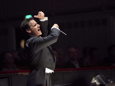 Philippe Jordan studierte den „Rosenkavalier" aus dem Repertoire der Staatsoper musikalisch neu ein.